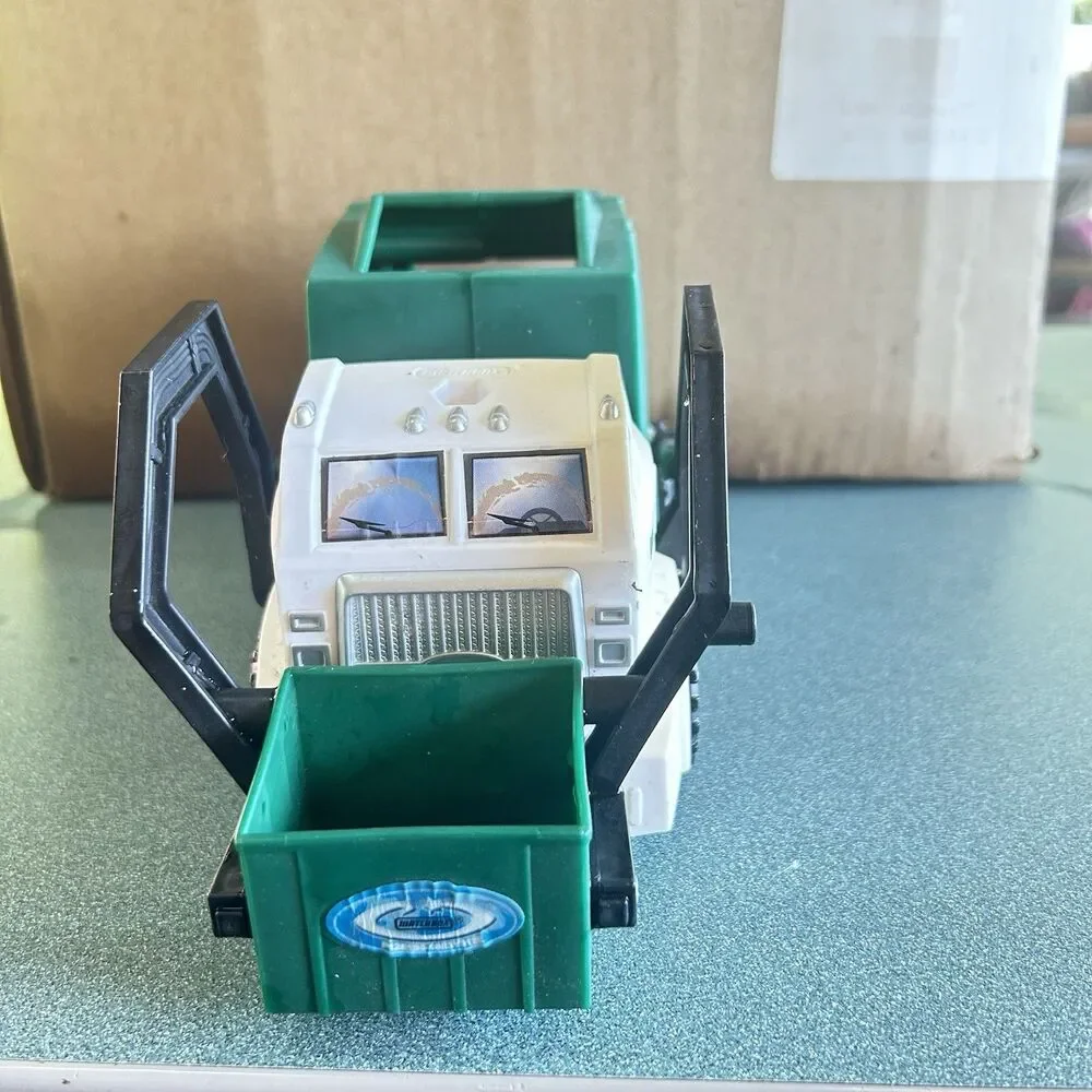 2005 Matchbox Waste Management Front Loader Garbage Truck Toy Sounds & Action